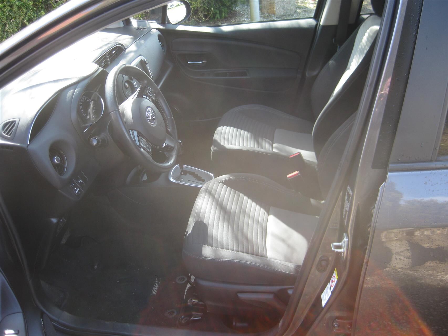 Billede af Toyota Yaris 1,5 Hybrid H2 Premium E-CVT 100HK 5d Trinl. Gear