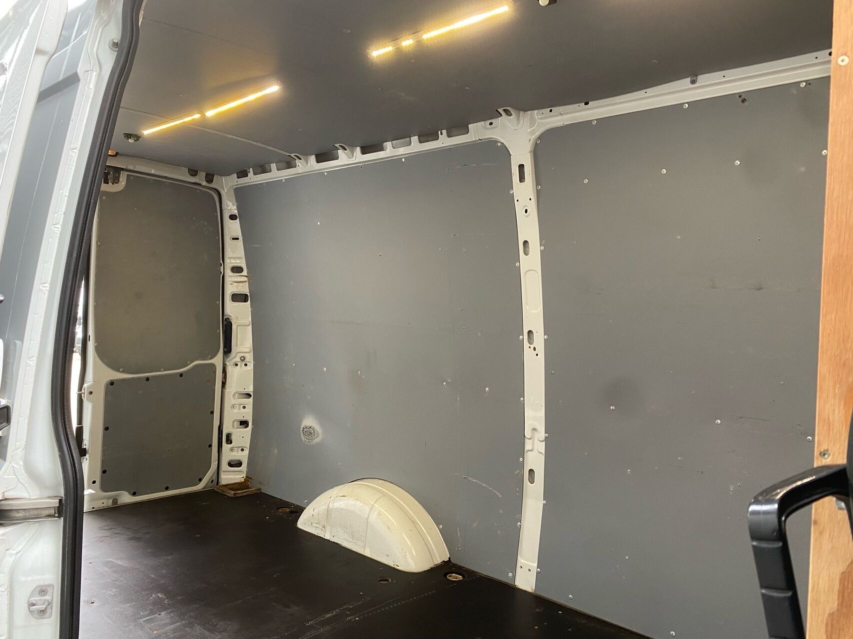 Billede af Iveco Daily 35S17 12m3 3,0 D 170HK Van 8g Aut.