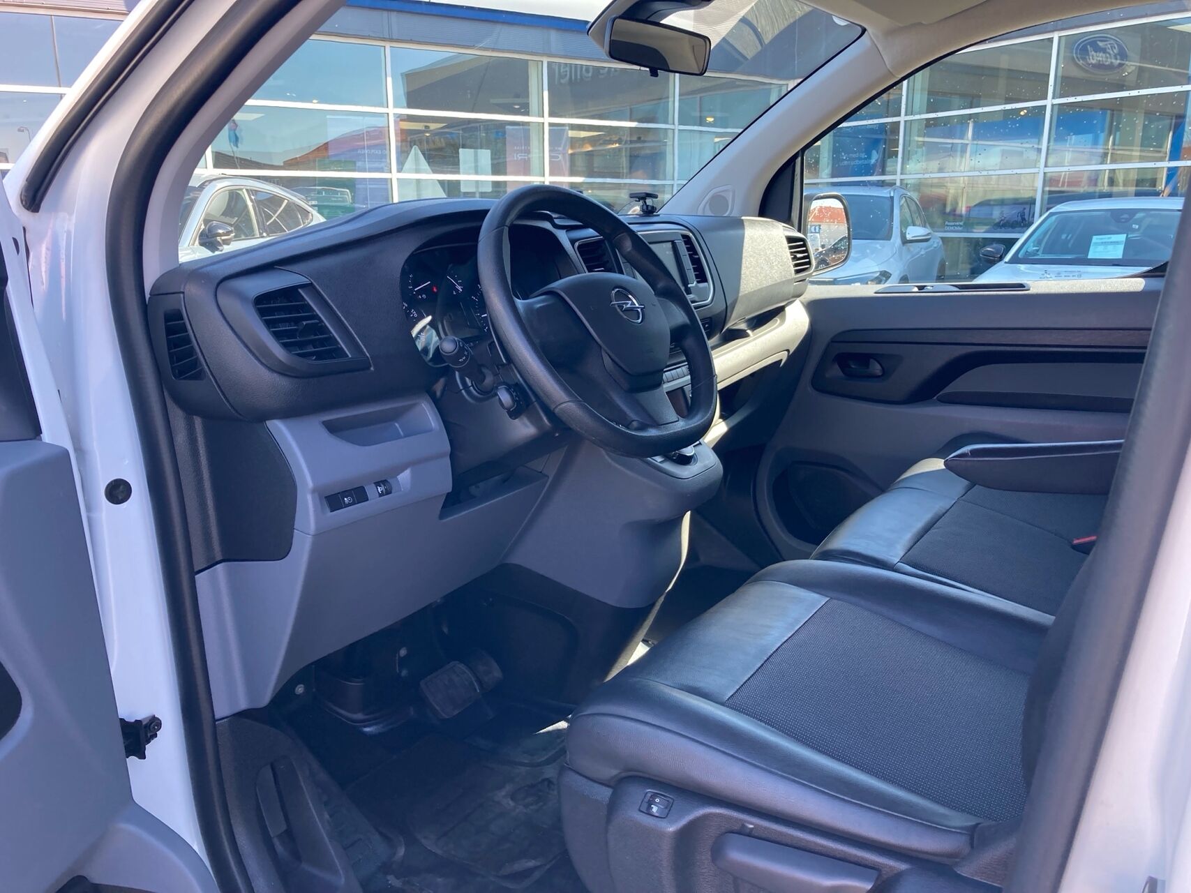 Billede af Opel Vivaro L3V2 2,0 BlueHDi Enjoy AT8 145HK Van 8g Aut.