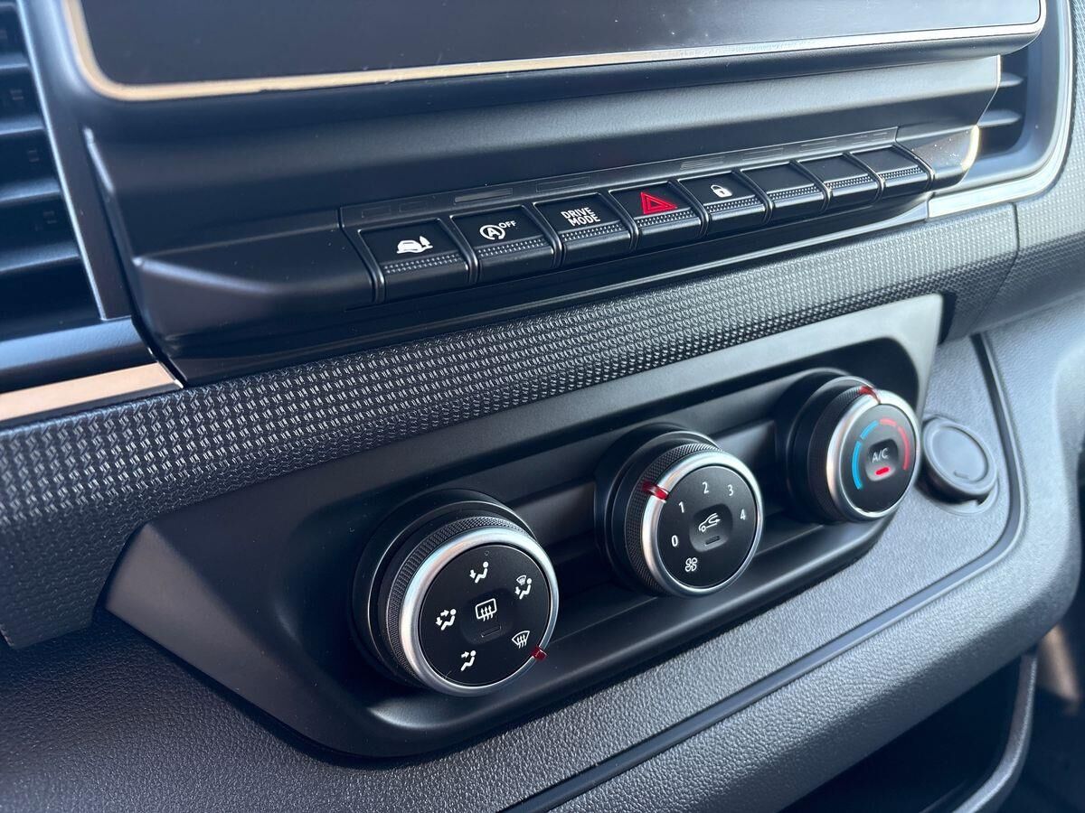 Billede af Nissan Primastar L2H1 2,0 DCi N-Connecta 150HK Van 6g Aut.