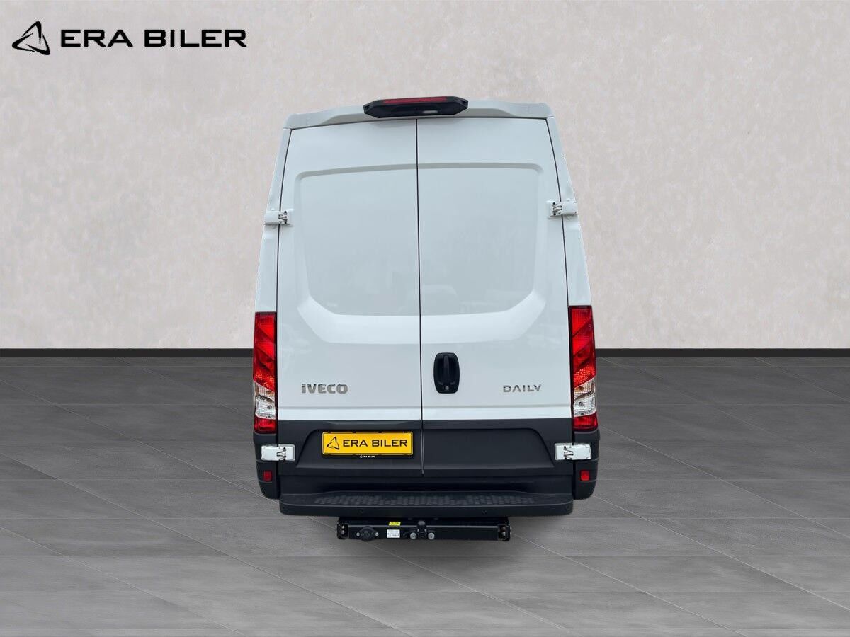 Billede af Iveco Daily 35S18 12m3 3,0 D 180HK Van 8g Aut.