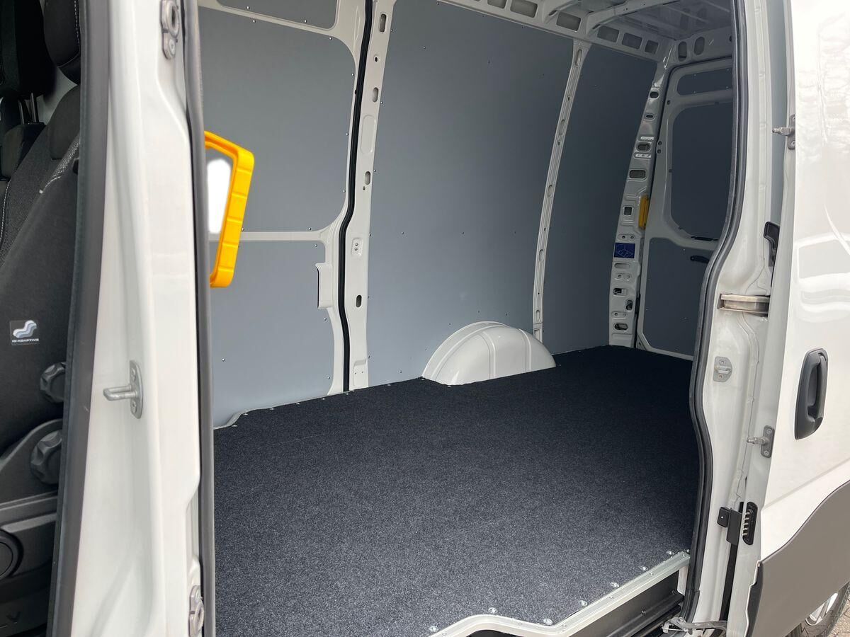 Billede af Iveco Daily 35S18 12m3 3,0 D 180HK Van 8g Aut.