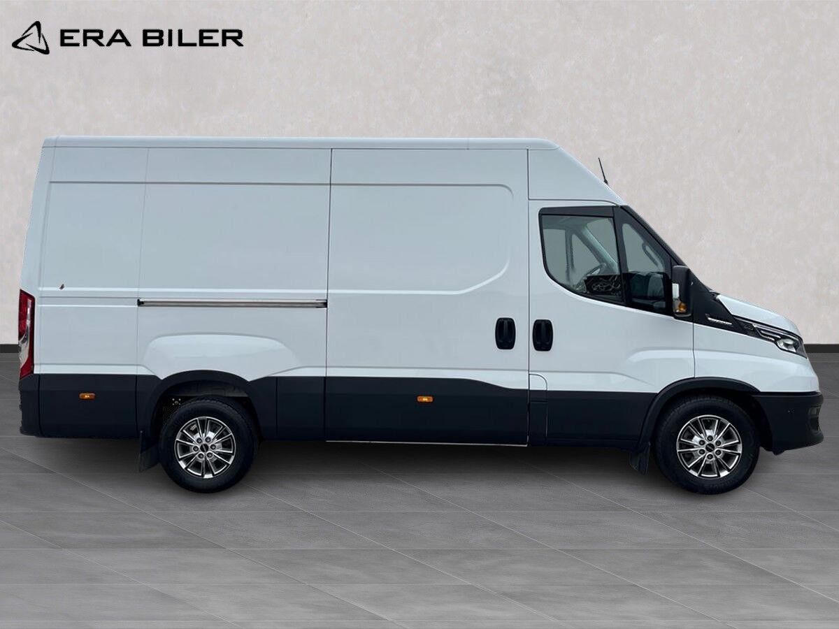 Billede af Iveco Daily 35S18 12m3 3,0 D 180HK Van 8g Aut.