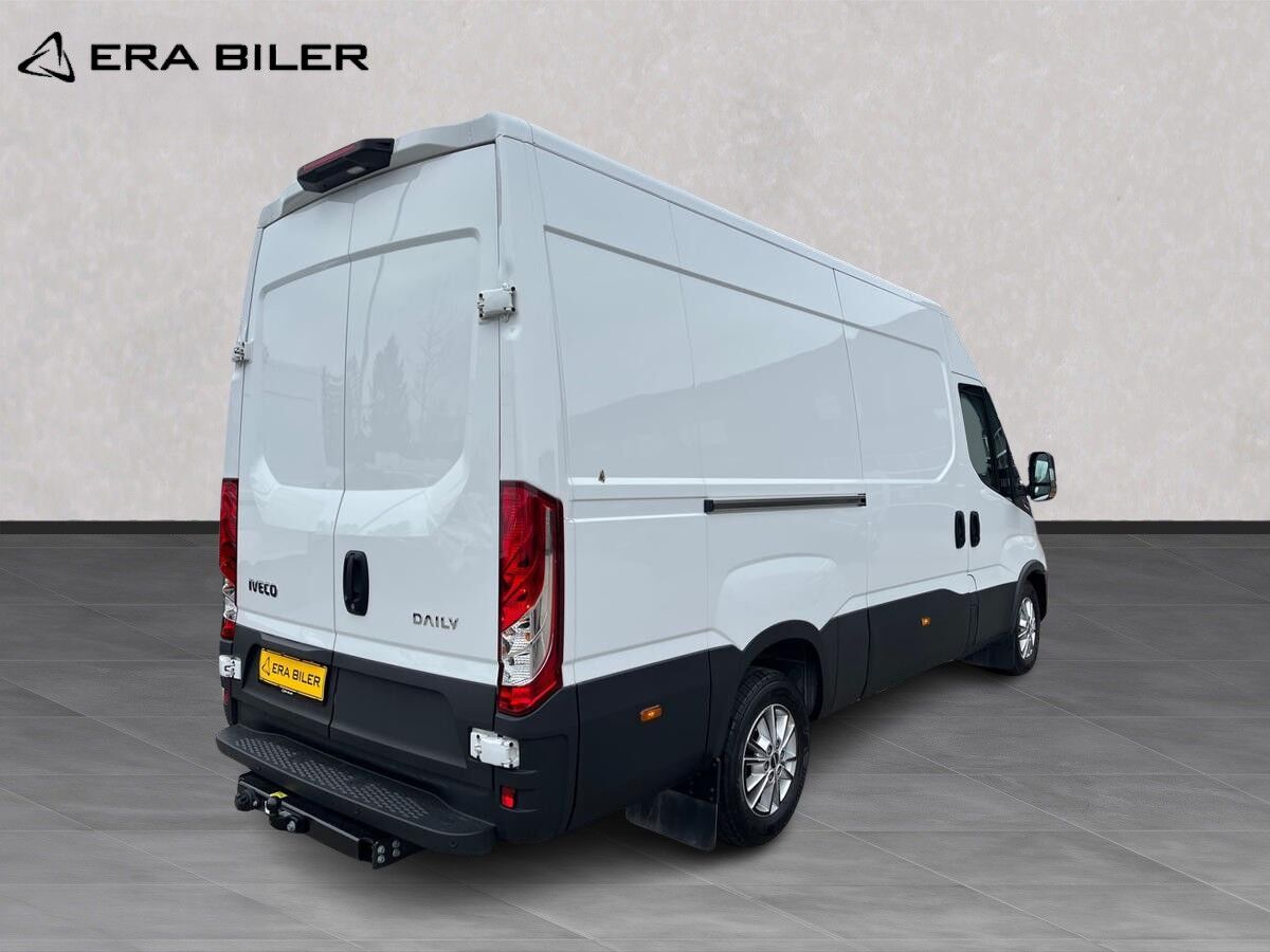 Billede af Iveco Daily 35S18 12m3 3,0 D 180HK Van 8g Aut.