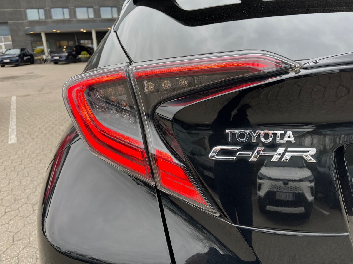 Billede af Toyota C-HR 1,8 Hybrid C-LUB Premium Selected Multidrive S 122HK 5d Aut.