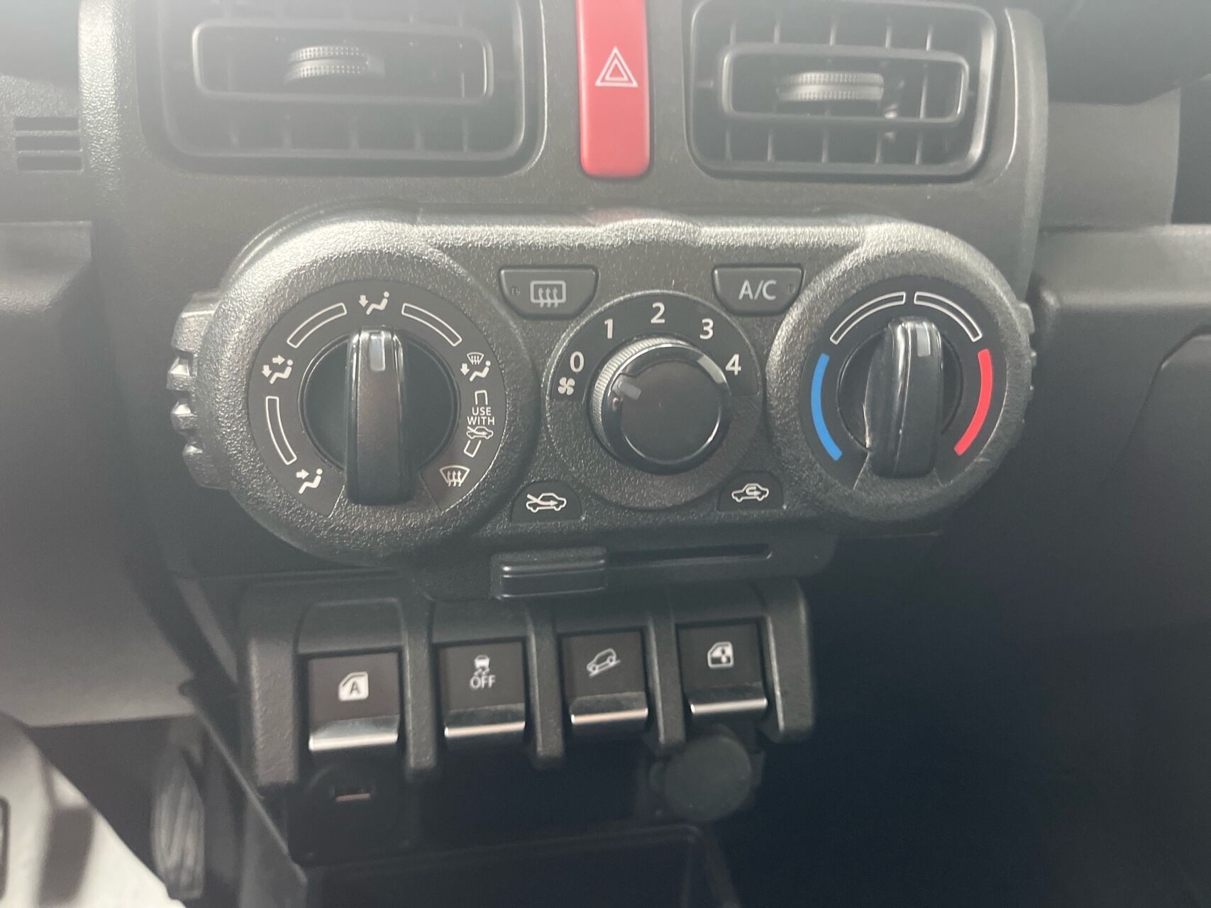 Billede af Suzuki Jimny 1,5 Touch AEB AllGrip 102HK 3d