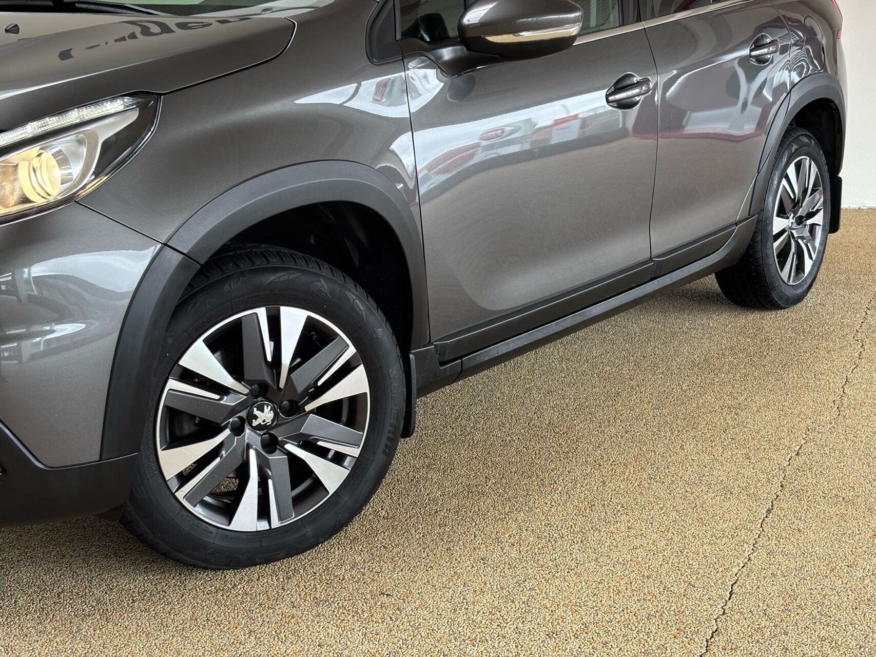 Billede af Peugeot 2008 1,2 e-THP Allure EAT6 110HK 5d 6g Aut.