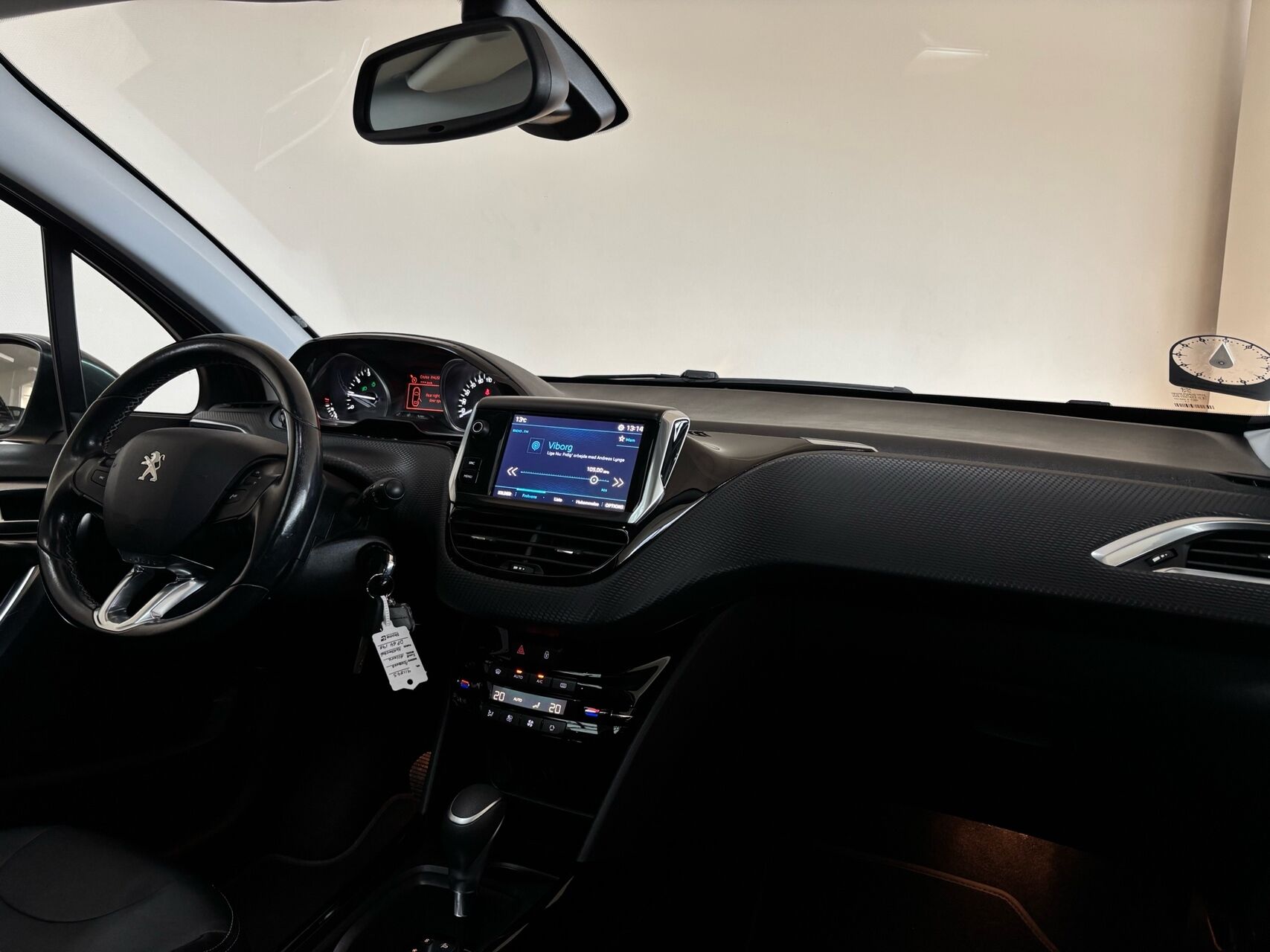 Billede af Peugeot 2008 1,2 e-THP Allure EAT6 110HK 5d 6g Aut.