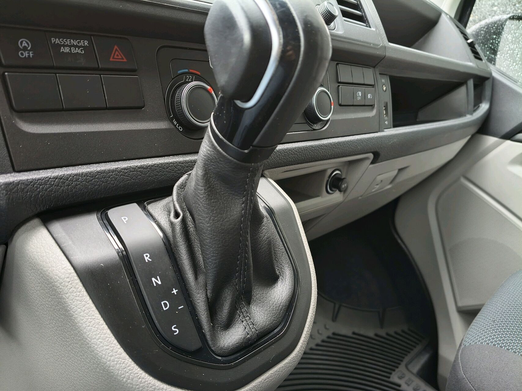 Billede af VW Transporter Lang 2,0 TDI BMT DSG 150HK Van 7g Aut.