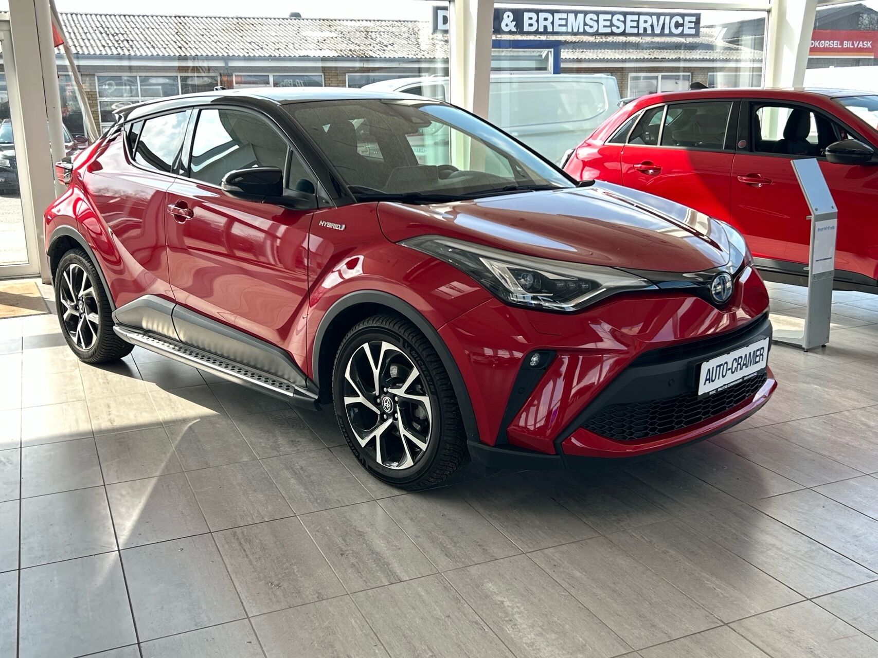 Billede af Toyota C-HR 1,8 Hybrid C-LUB Premium Multidrive S 122HK 5d Aut.