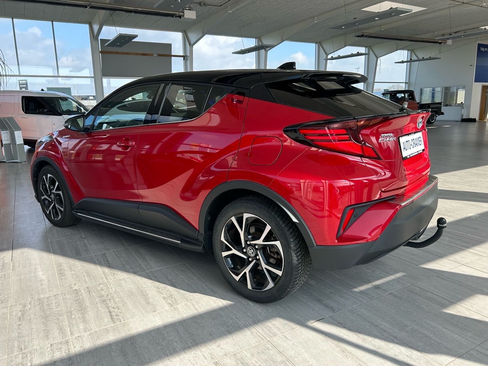 Billede af Toyota C-HR 1,8 Hybrid C-LUB Premium Multidrive S 122HK 5d Aut.