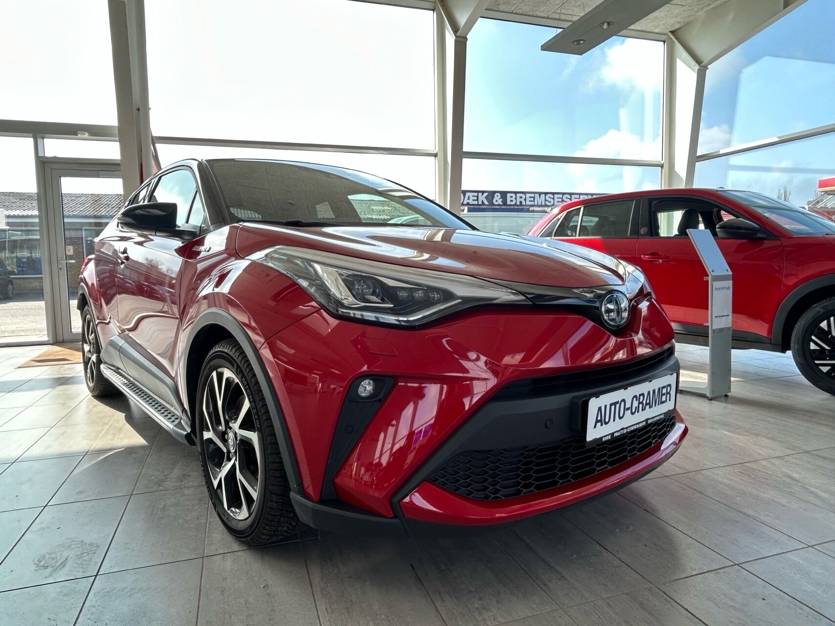 Billede af Toyota C-HR 1,8 Hybrid C-LUB Premium Multidrive S 122HK 5d Aut.