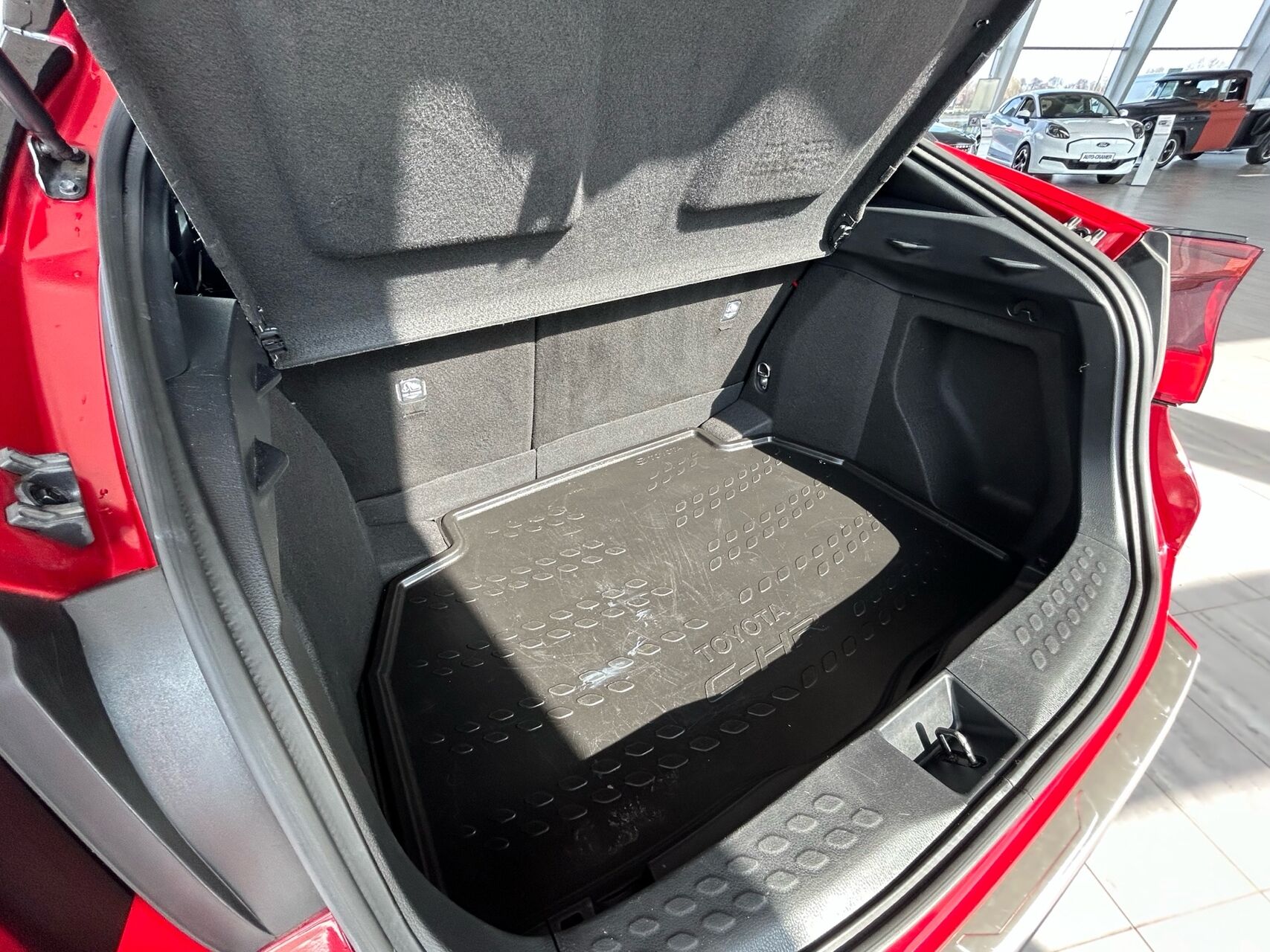 Billede af Toyota C-HR 1,8 Hybrid C-LUB Premium Multidrive S 122HK 5d Aut.