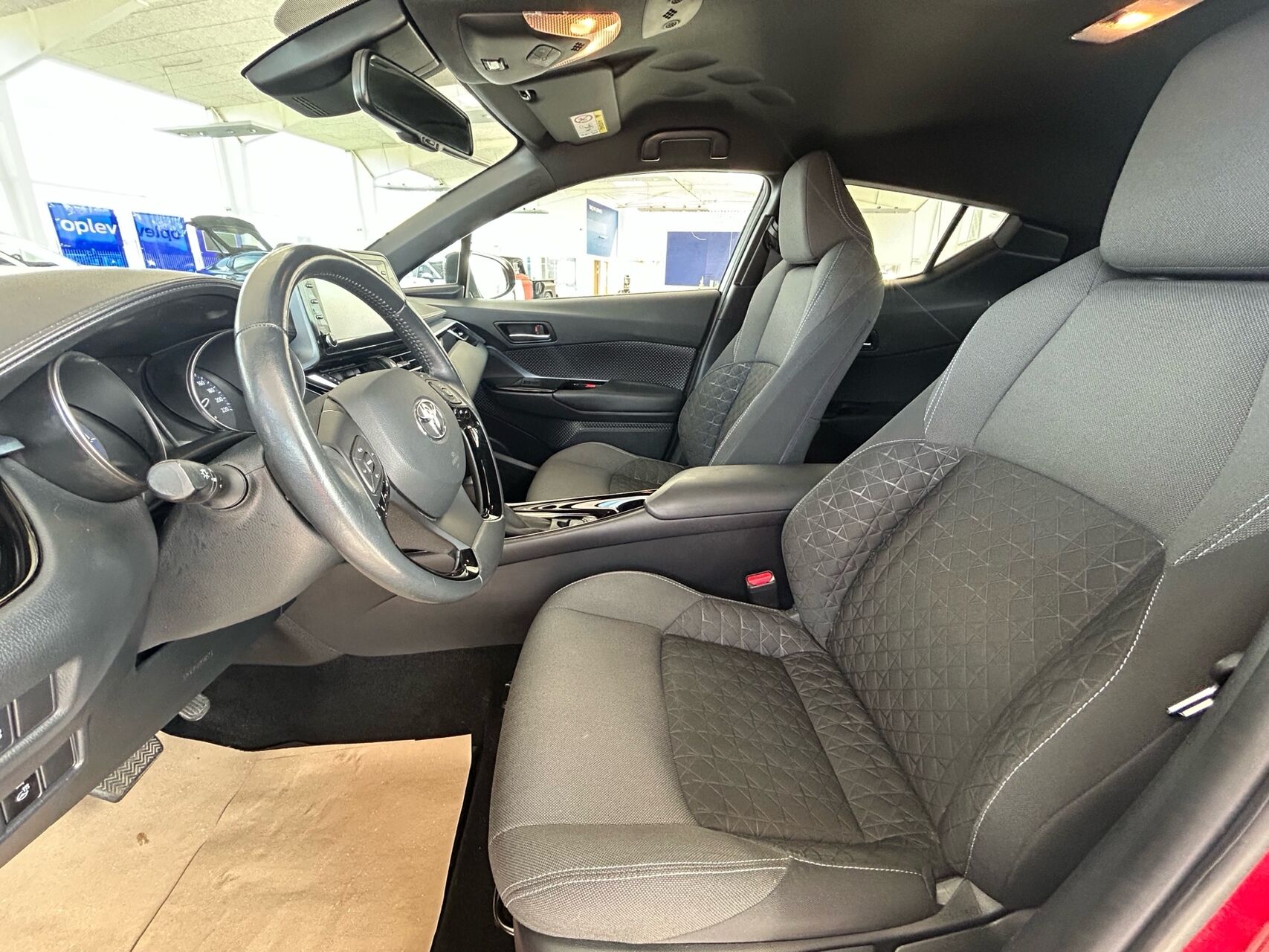 Billede af Toyota C-HR 1,8 Hybrid C-LUB Premium Multidrive S 122HK 5d Aut.