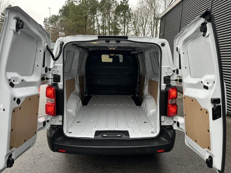Billede af Toyota Proace Electric Long EL Comfort Master To Skydedør 136HK Van Aut.