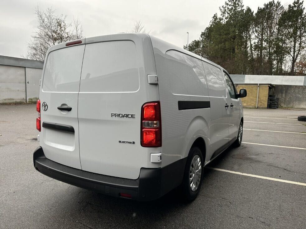 Billede af Toyota Proace Electric Long EL Comfort Master To Skydedør 136HK Van Aut.