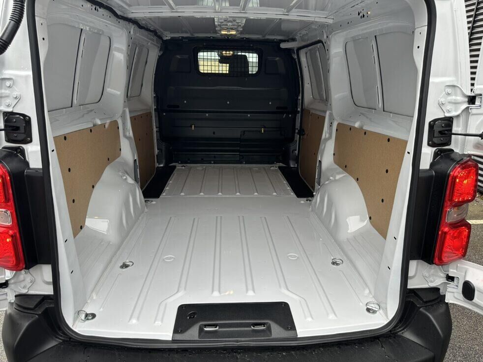 Billede af Toyota Proace Electric Long EL Comfort Master To Skydedør 136HK Van Aut.