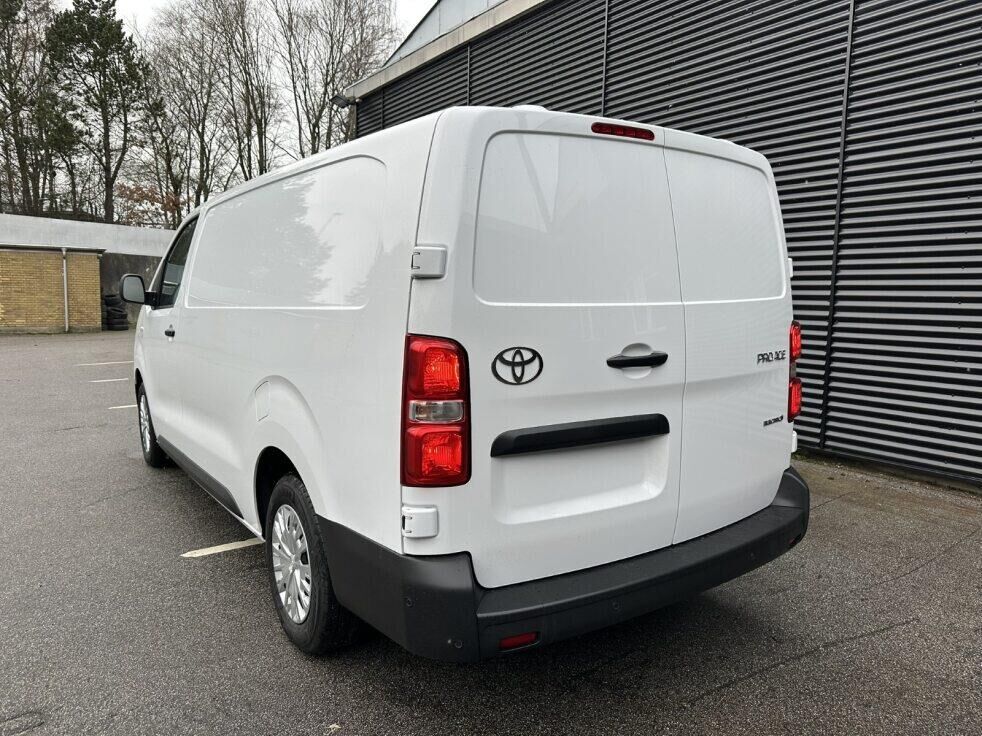 Billede af Toyota Proace Electric Long EL Comfort Master To Skydedør 136HK Van Aut.