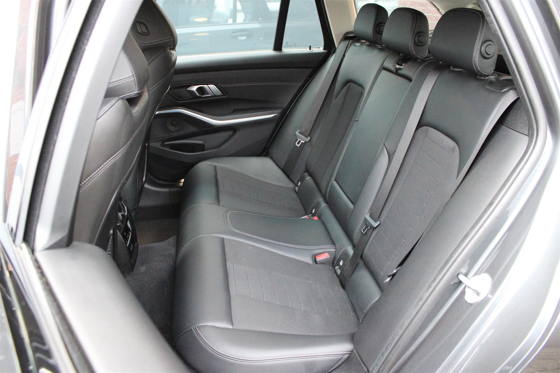 Billede af BMW 330e Touring 2,0 Plugin-hybrid Sport Line Steptronic 292HK Stc 8g Aut.