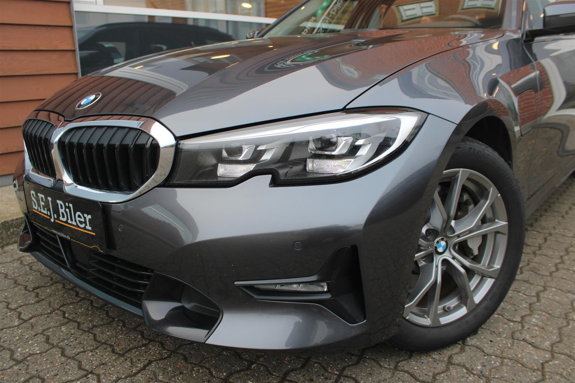 Billede af BMW 330e Touring 2,0 Plugin-hybrid Sport Line Steptronic 292HK Stc 8g Aut.