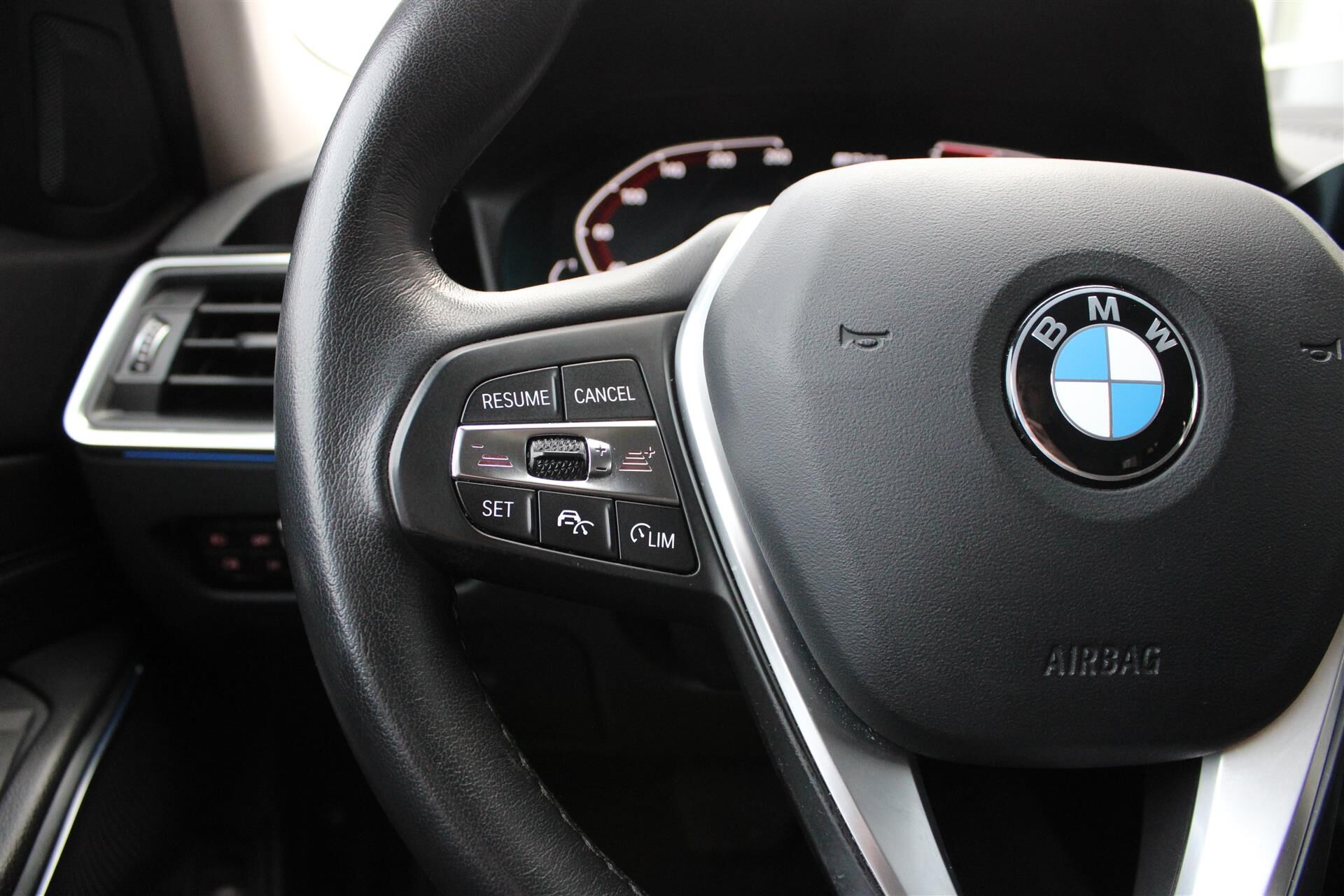 Billede af BMW 330e Touring 2,0 Plugin-hybrid Sport Line Steptronic 292HK Stc 8g Aut.