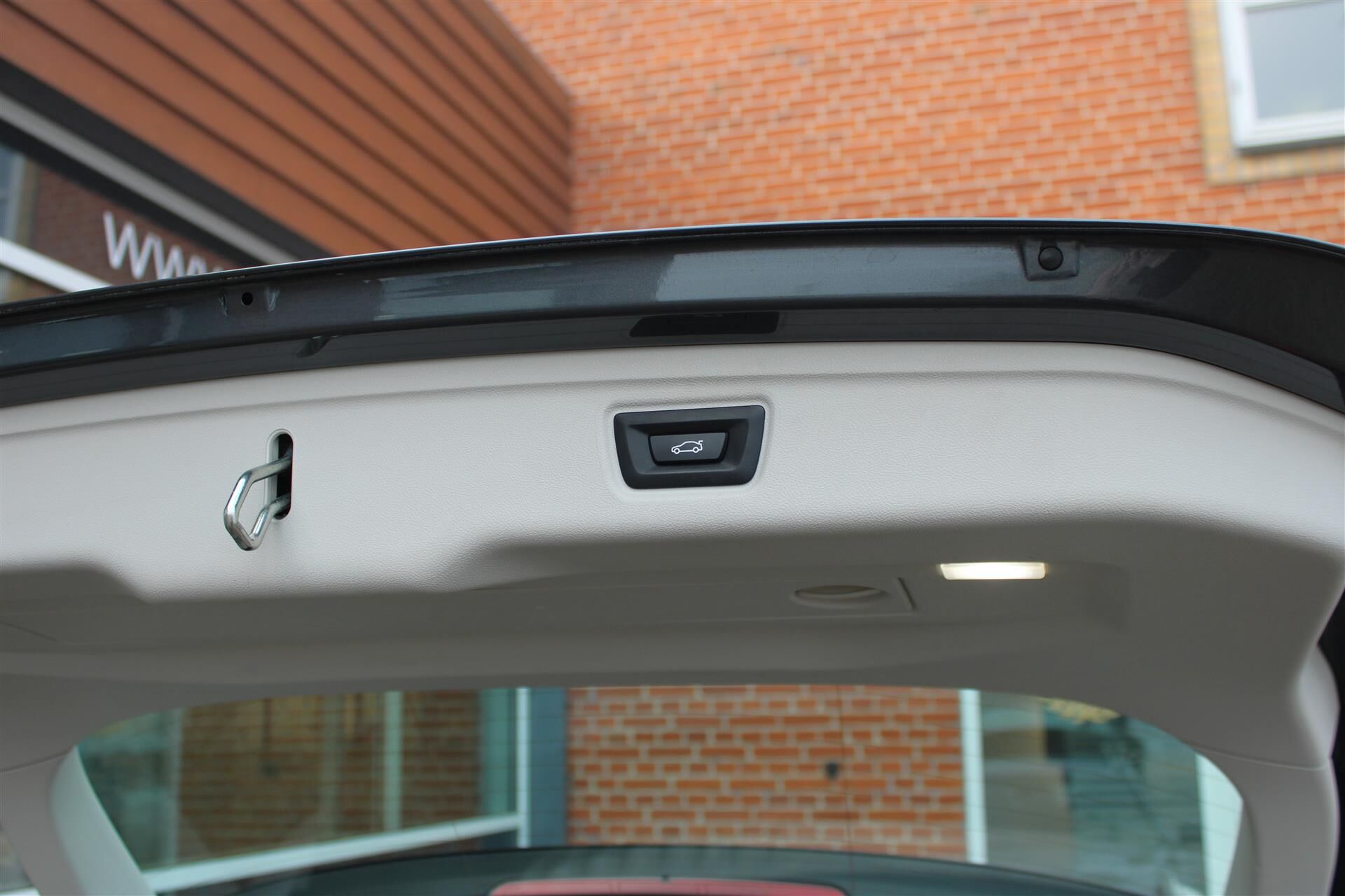 Billede af BMW 330e Touring 2,0 Plugin-hybrid Sport Line Steptronic 292HK Stc 8g Aut.