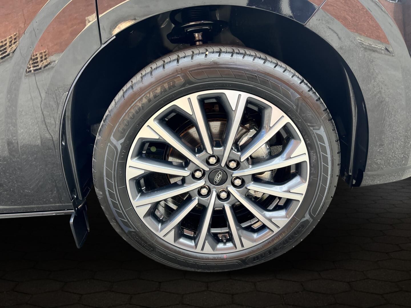 Billede af Ford Tourneo Custom 340 L2H1 2,5 Plugin-hybrid Titanium X CVT 233HK Aut.