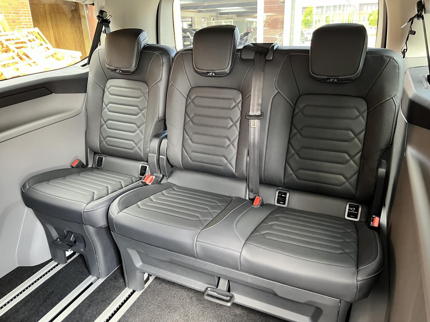 Billede af Ford Tourneo Custom 340 L2H1 2,5 Plugin-hybrid Titanium X CVT 233HK Aut.