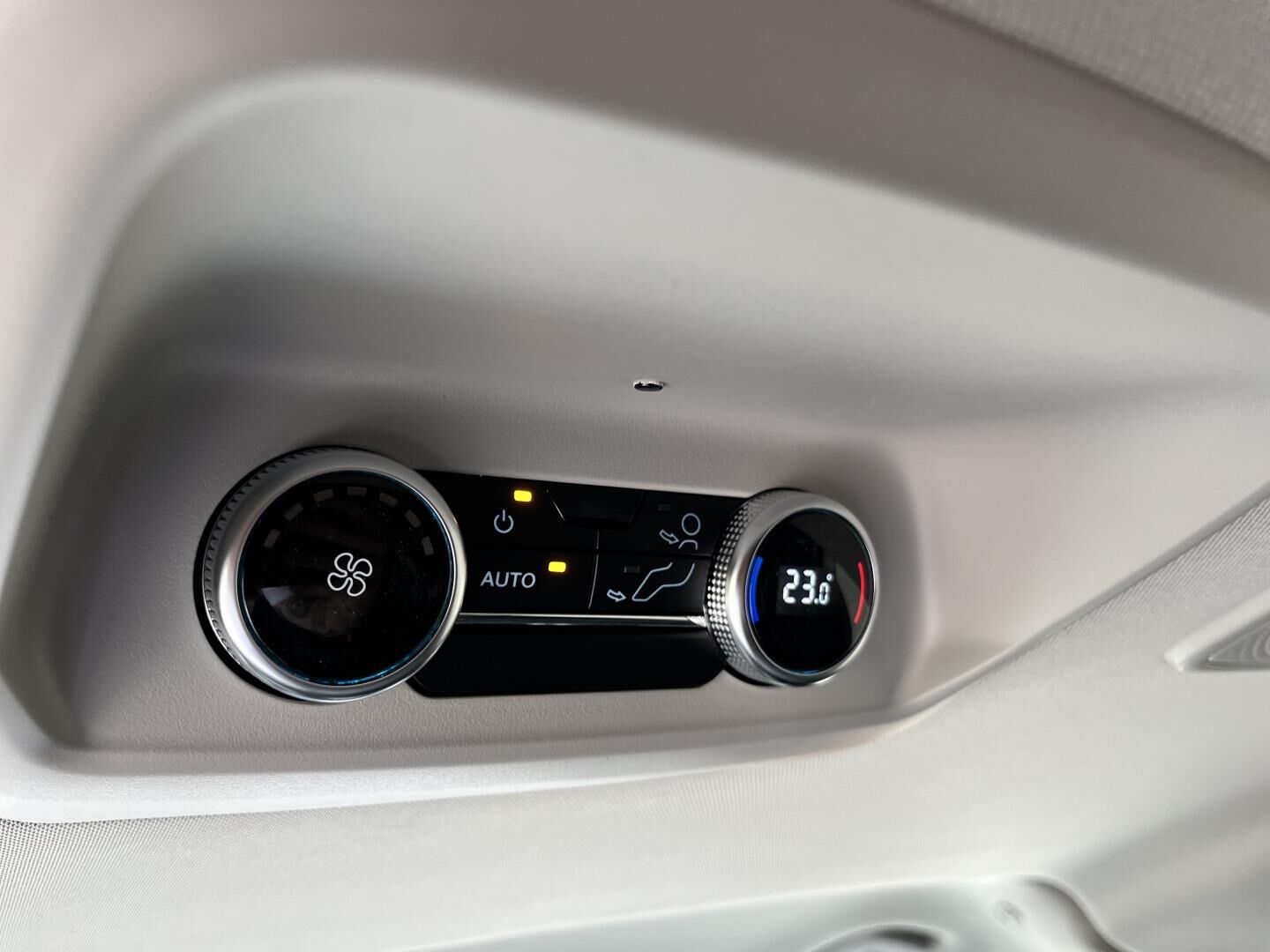 Billede af Ford Tourneo Custom 340 L2H1 2,5 Plugin-hybrid Titanium X CVT 233HK Aut.