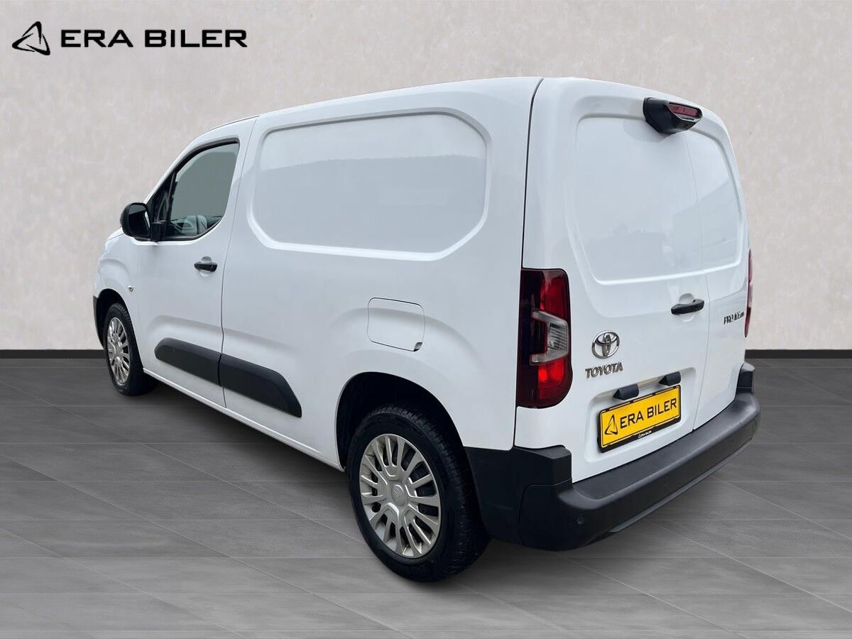 Billede af Toyota Proace City Medium 1,5 D Comfort Smart Active Vision Dobbelt Bagdør 102HK Van