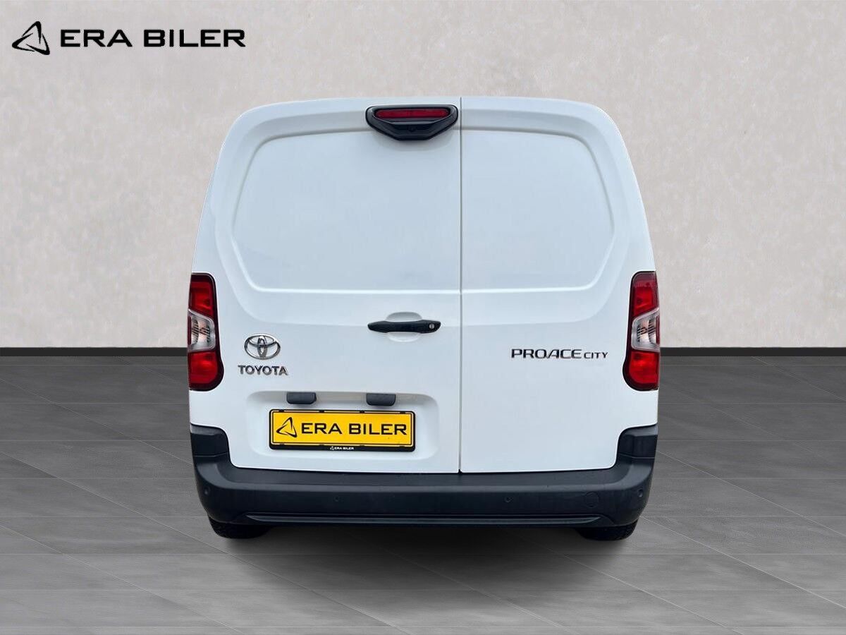 Billede af Toyota Proace City Medium 1,5 D Comfort Smart Active Vision Dobbelt Bagdør 102HK Van