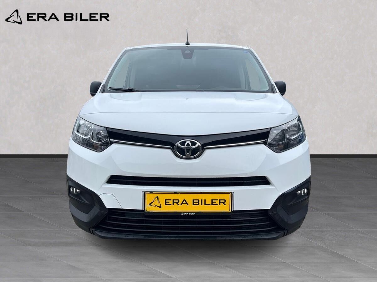 Billede af Toyota Proace City Medium 1,5 D Comfort Smart Active Vision Dobbelt Bagdør 102HK Van