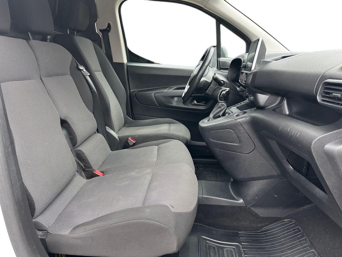 Billede af Toyota Proace City Medium 1,5 D Comfort Smart Active Vision Dobbelt Bagdør 102HK Van