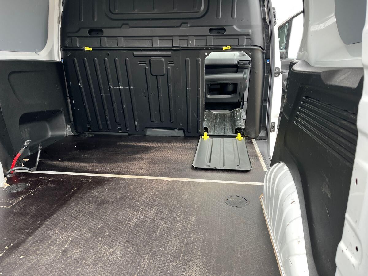 Billede af Toyota Proace City Medium 1,5 D Comfort Smart Active Vision Dobbelt Bagdør 102HK Van