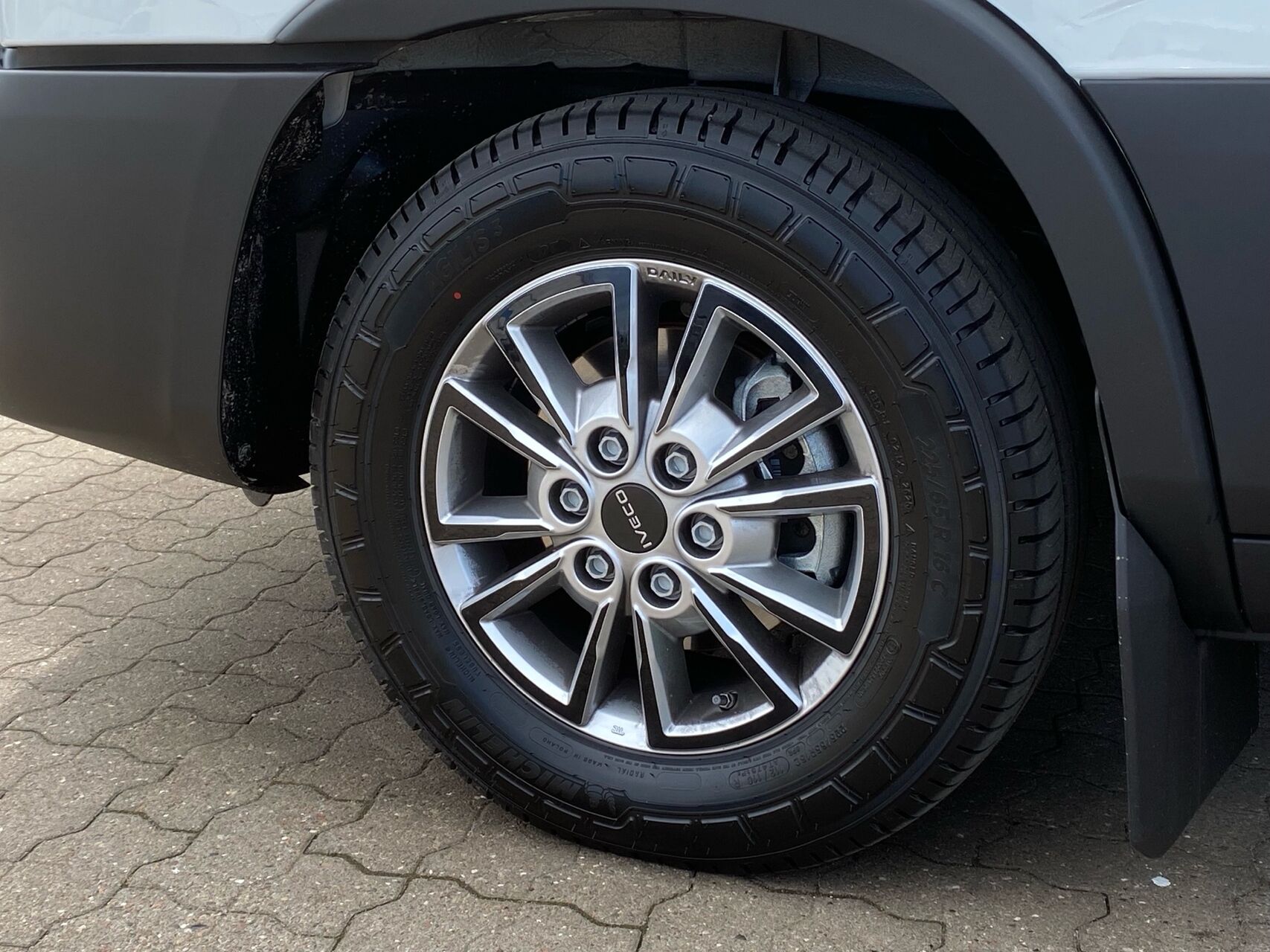 Billede af Iveco Daily 35S18 12m3 3,0 D 180HK Van 8g Aut.