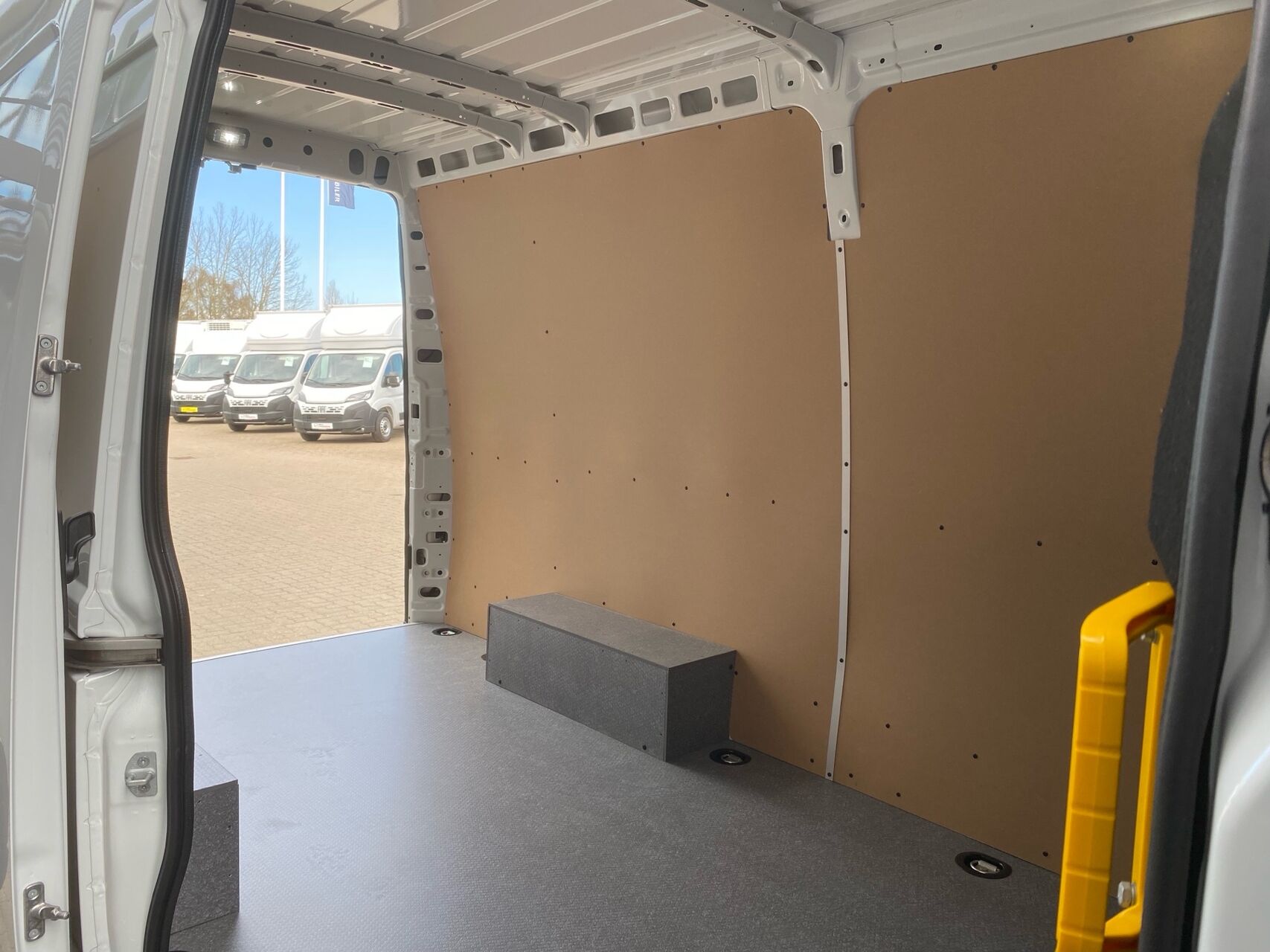 Billede af Iveco Daily 35S18 12m3 3,0 D 180HK Van 8g Aut.