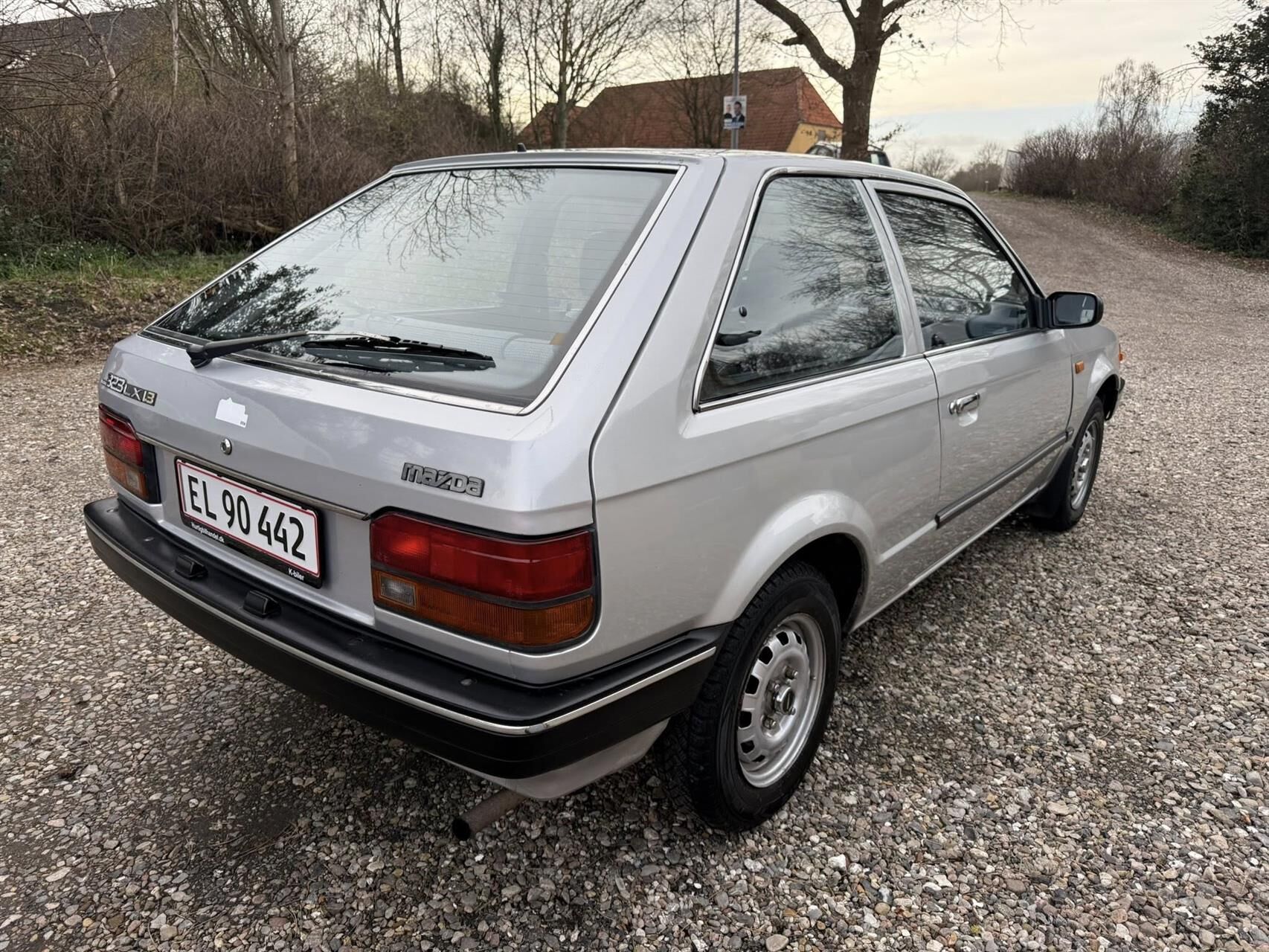 Billede af Mazda 323 1300 1,3 LX 67HK 3d