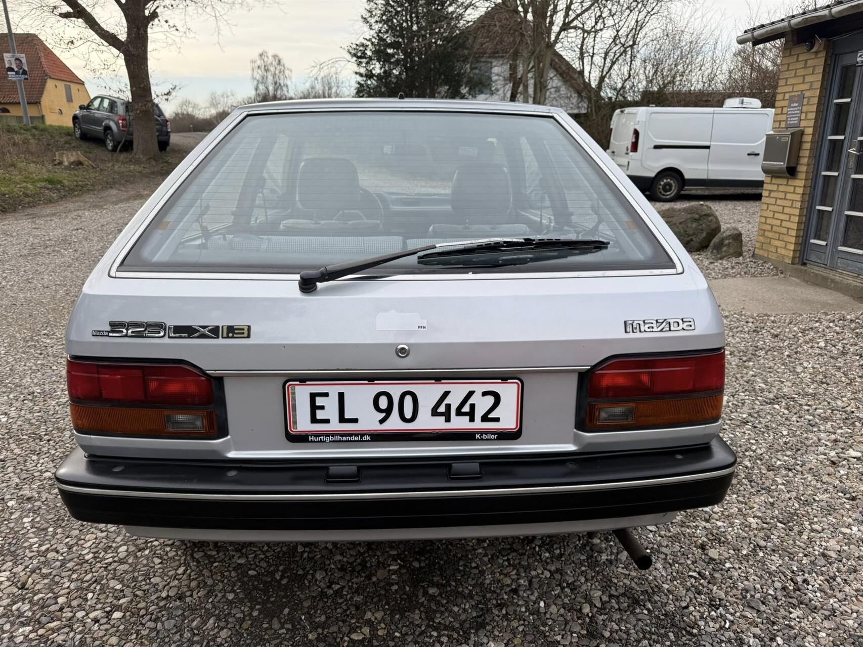 Billede af Mazda 323 1300 1,3 LX 67HK 3d