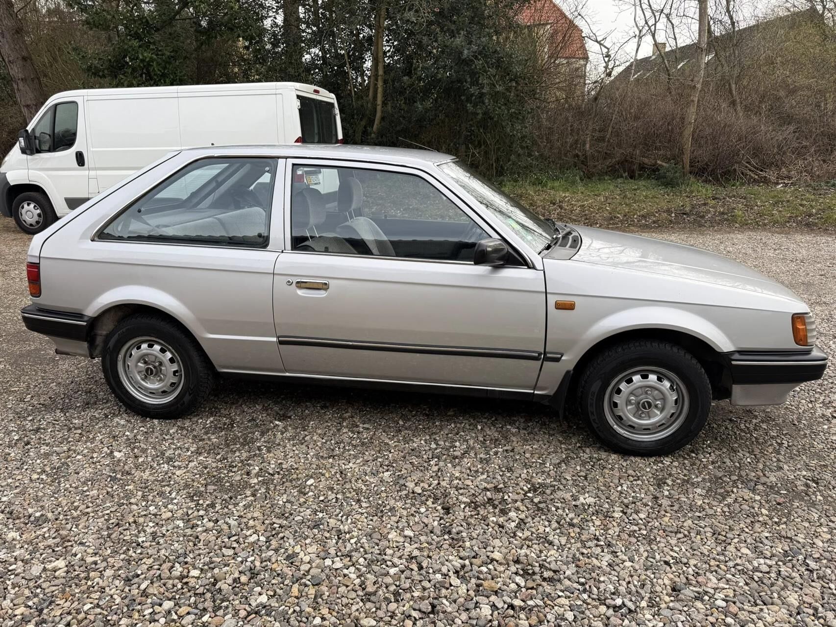 Billede af Mazda 323 1300 1,3 LX 67HK 3d