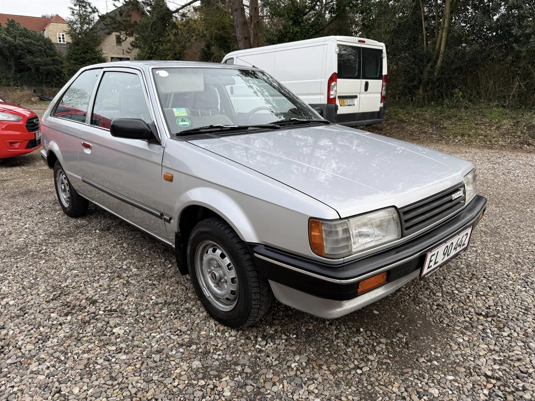 Billede af Mazda 323 1300 1,3 LX 67HK 3d