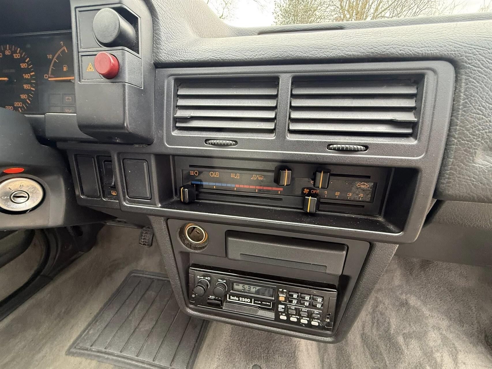 Billede af Mazda 323 1300 1,3 LX 67HK 3d