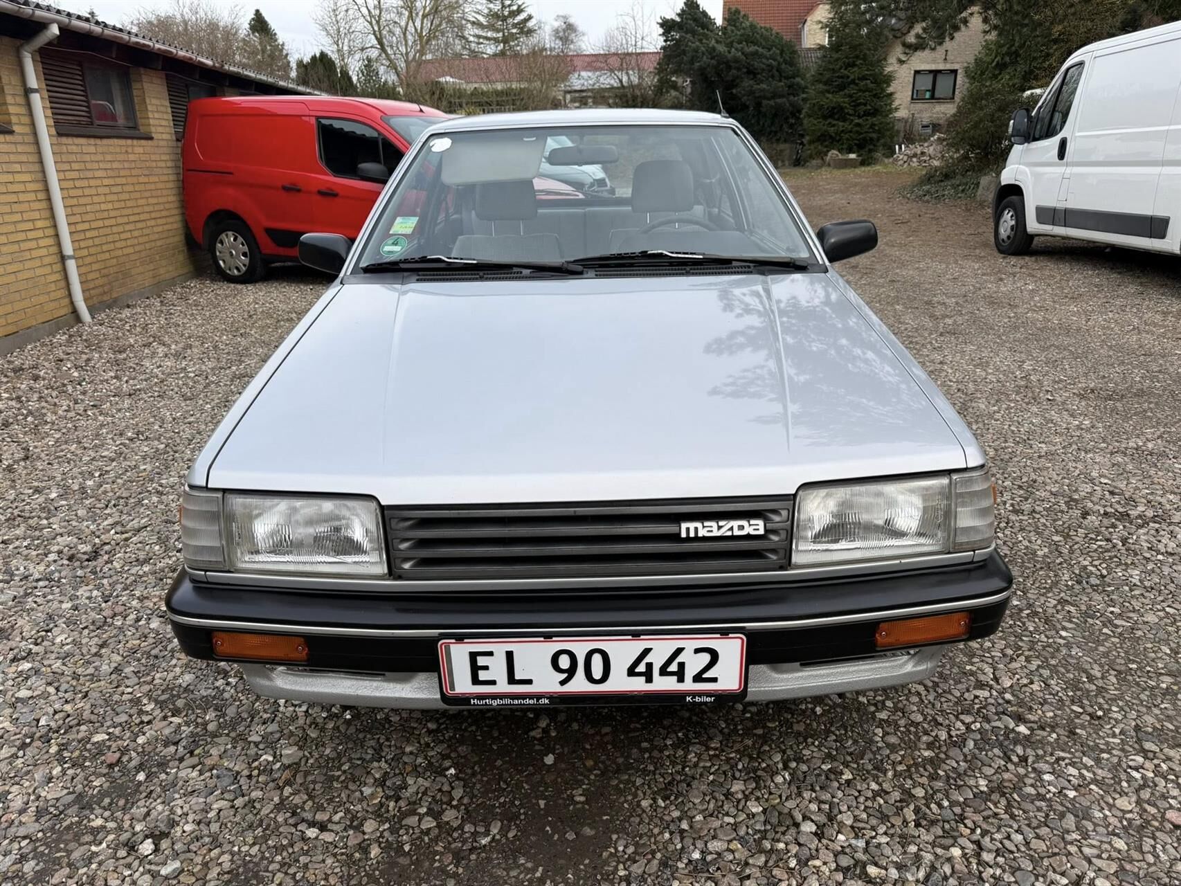 Billede af Mazda 323 1300 1,3 LX 67HK 3d
