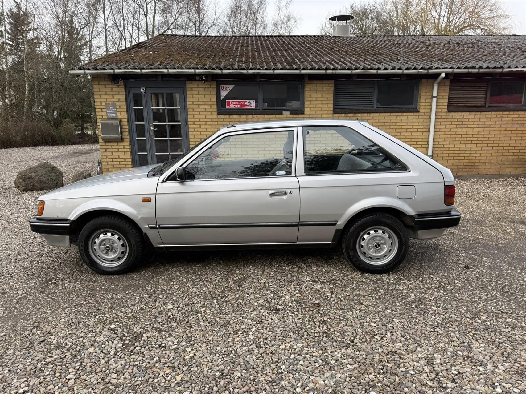 Billede af Mazda 323 1300 1,3 LX 67HK 3d