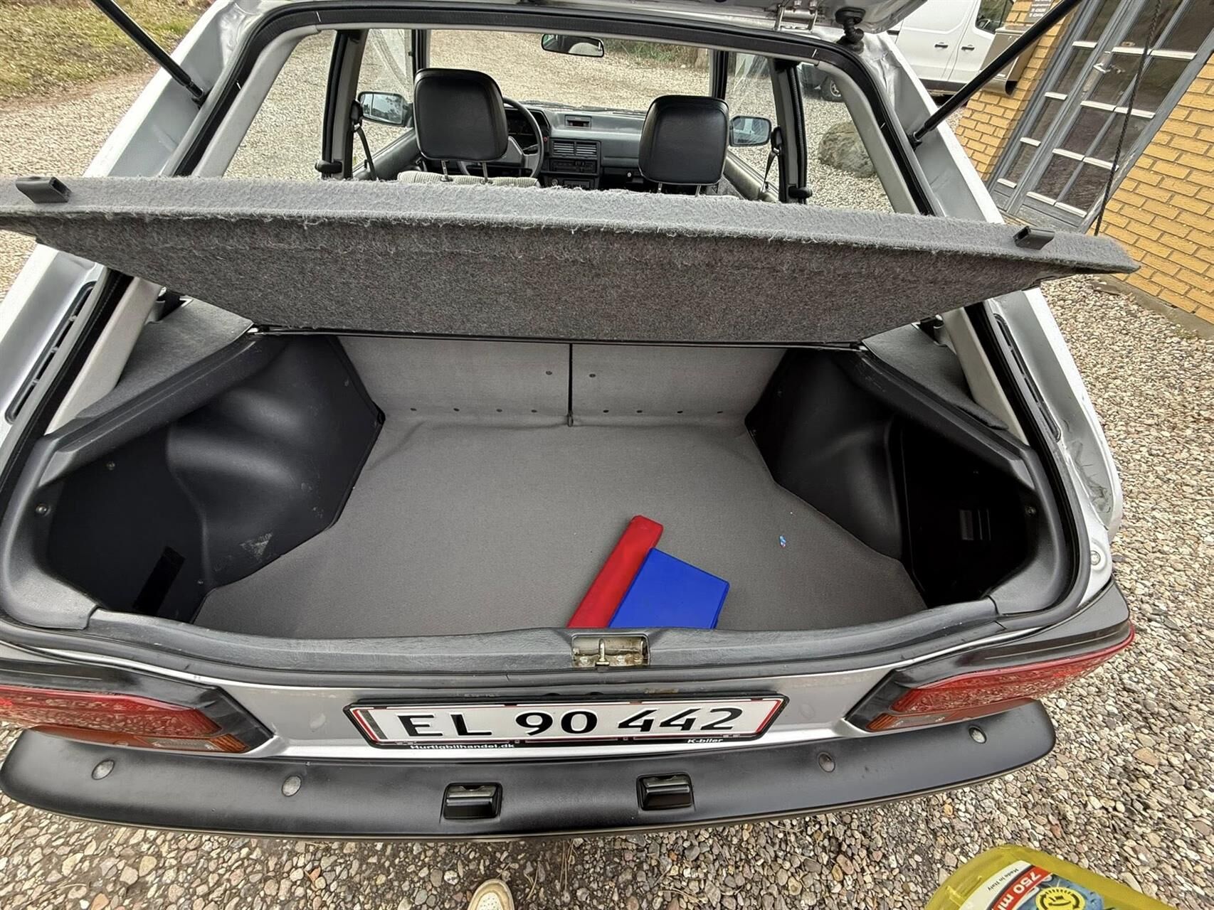 Billede af Mazda 323 1300 1,3 LX 67HK 3d