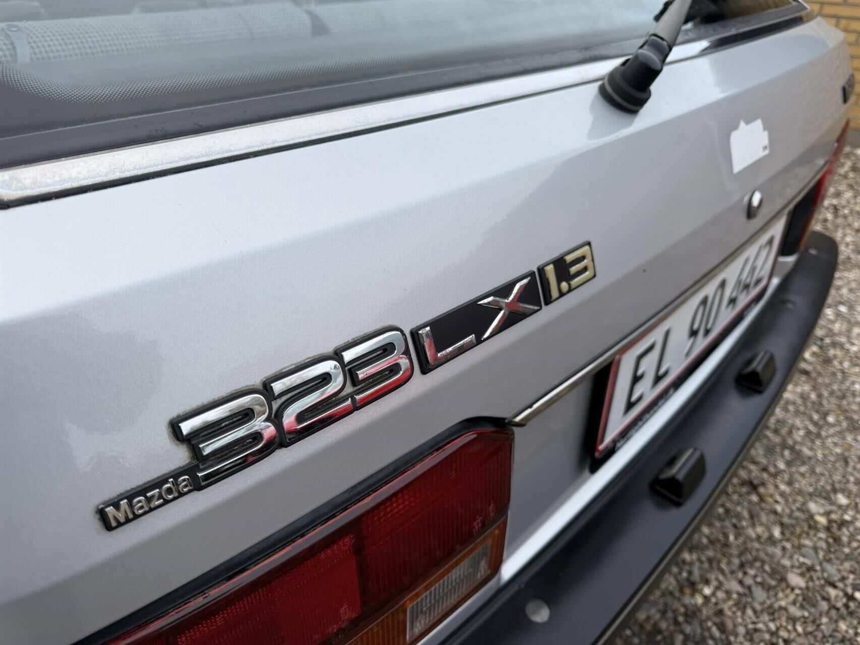 Billede af Mazda 323 1300 1,3 LX 67HK 3d