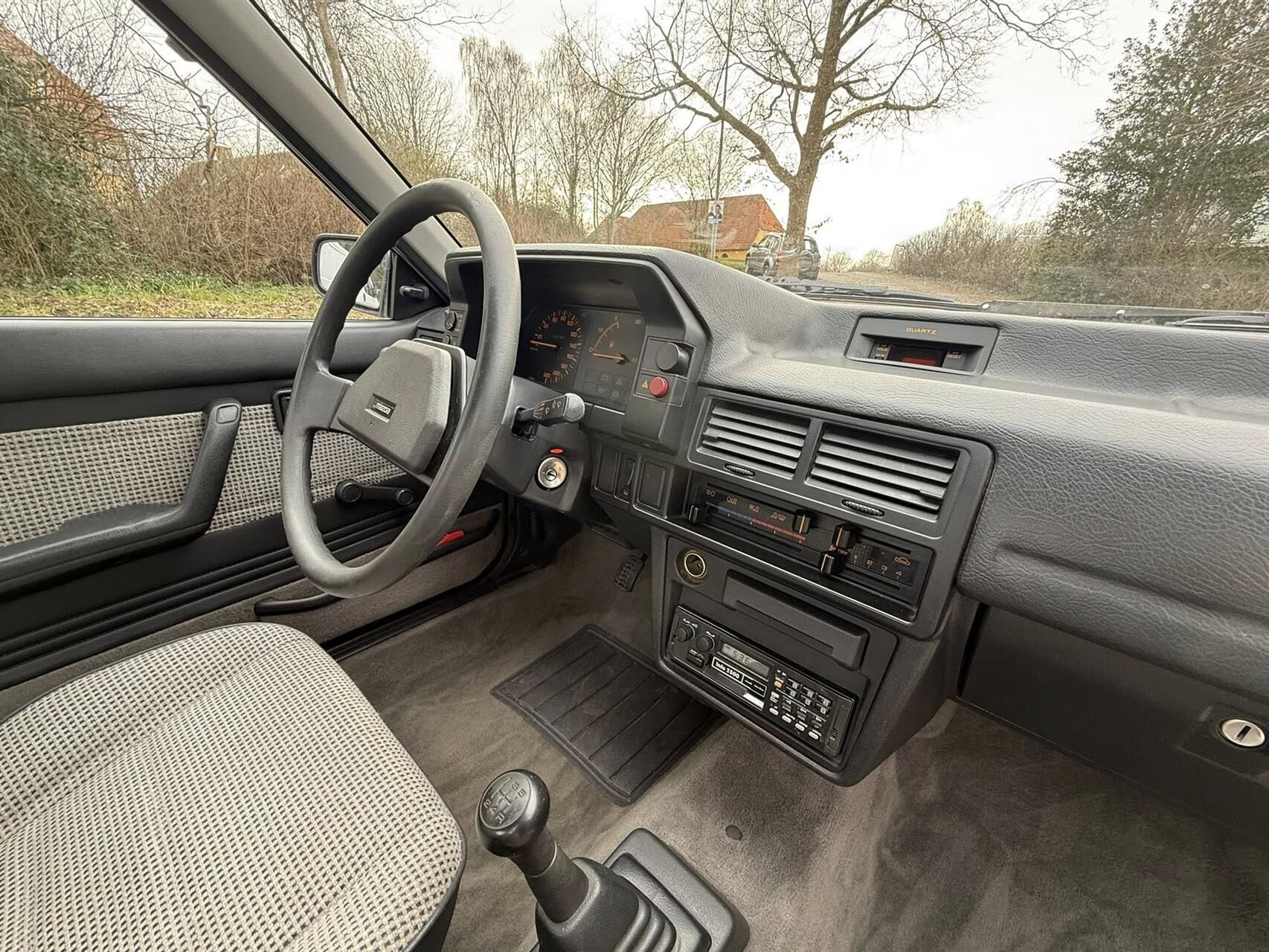 Billede af Mazda 323 1300 1,3 LX 67HK 3d