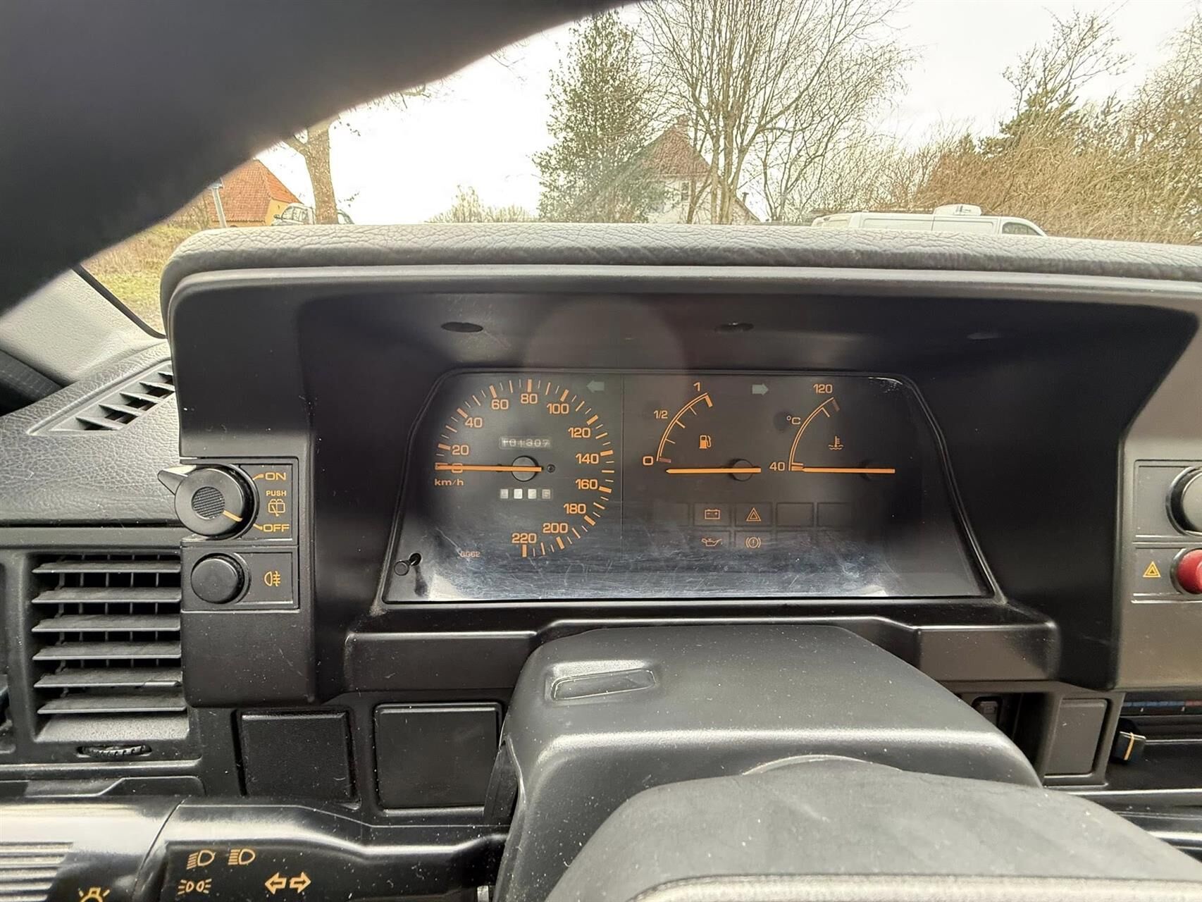 Billede af Mazda 323 1300 1,3 LX 67HK 3d