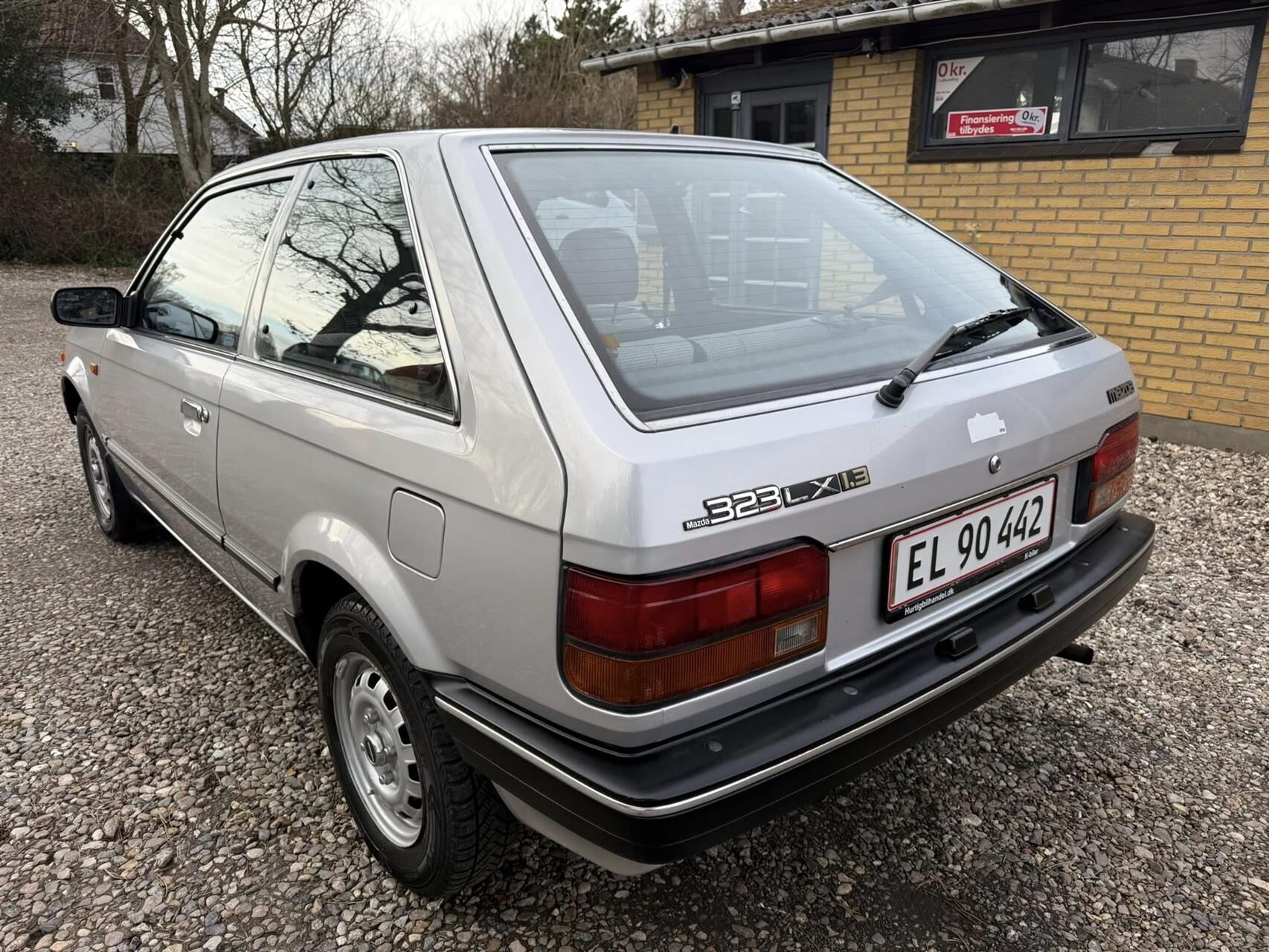 Billede af Mazda 323 1300 1,3 LX 67HK 3d