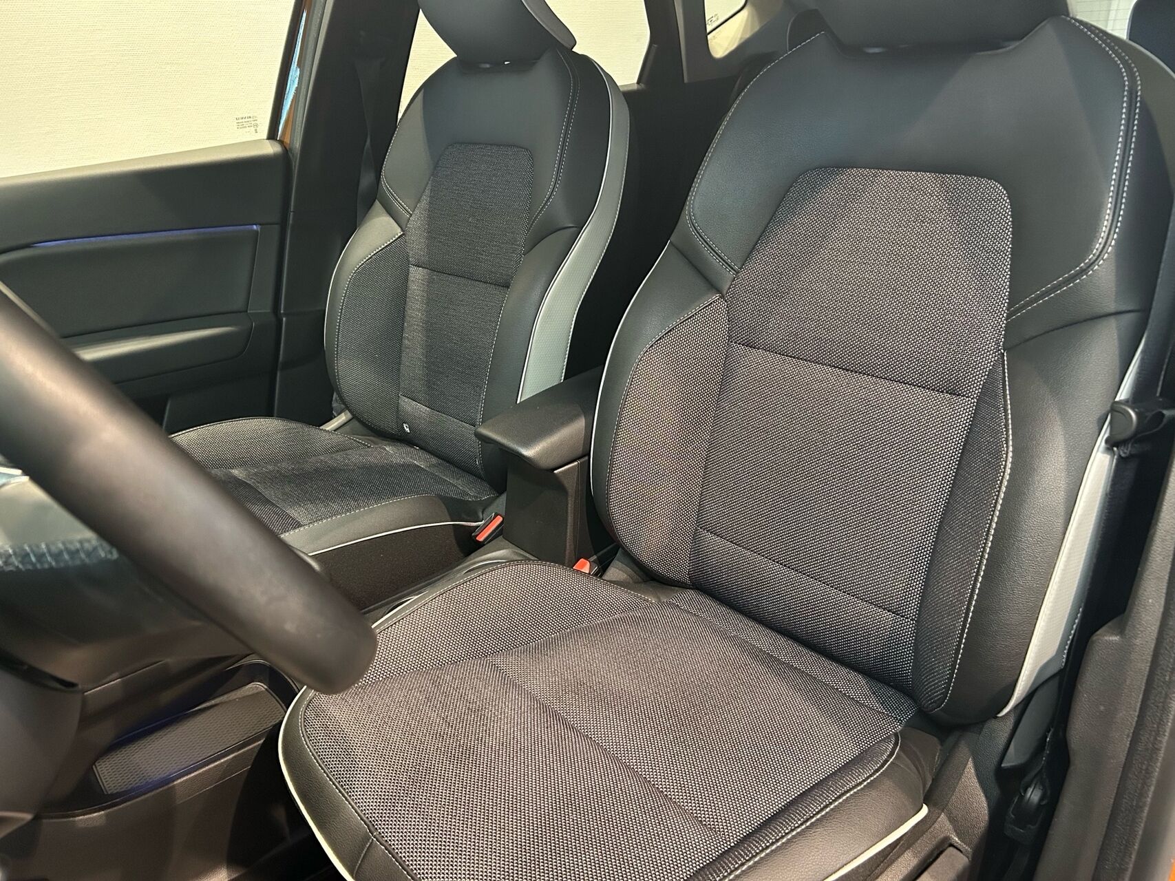 Billede af Renault Captur 1,6 E-TECH  Plugin-hybrid Intens 160HK 5d Aut.