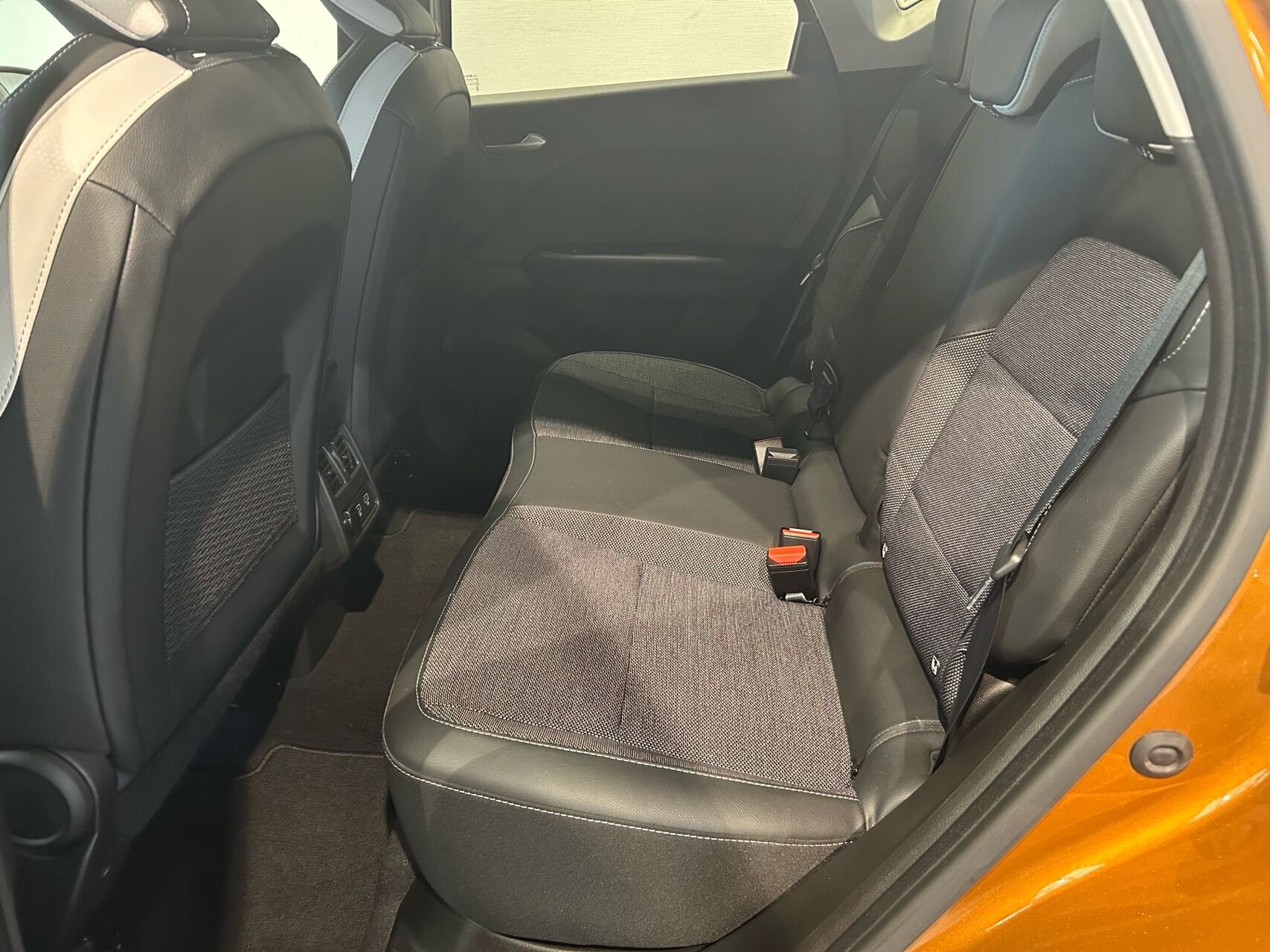 Billede af Renault Captur 1,6 E-TECH  Plugin-hybrid Intens 160HK 5d Aut.